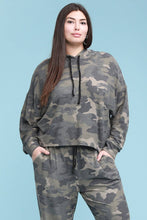 Load image into Gallery viewer, Boxy Camo Print Sweatshirt Hoodie, Plus