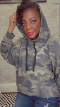 Load image into Gallery viewer, Boxy Camo Print Sweatshirt Hoodie, Plus