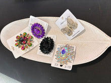 Load image into Gallery viewer, Glass Stone Pin Brooch